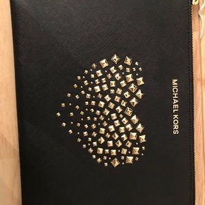 Micheal kors zip clutch
